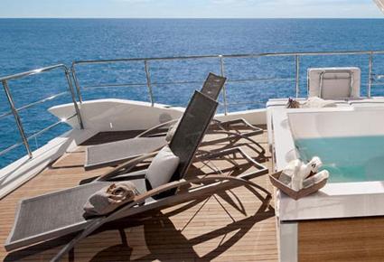 Azimut Grande 100 يخت ديناميكي يحضن المالك، ضيوفه والطاقم